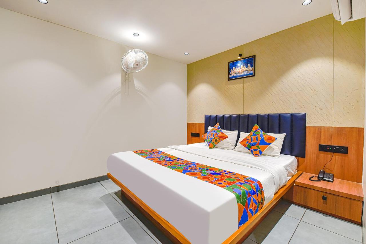 Fabhotel Udhna Inn, Near Udhna Junction Σουράτ Εξωτερικό φωτογραφία
